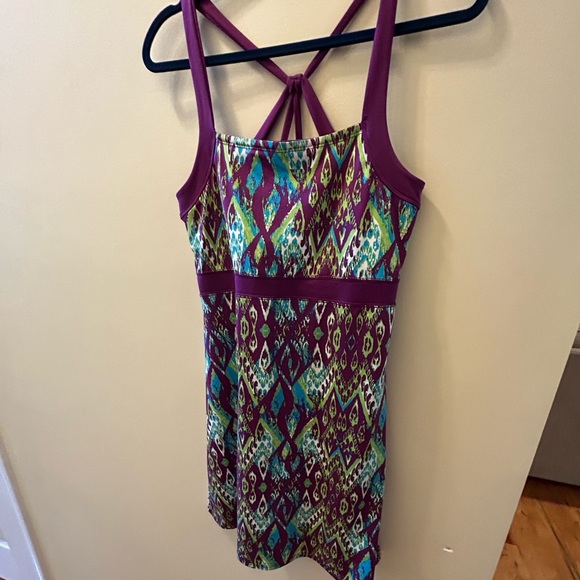 Athletic dress - Picture 1 of 3